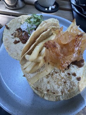 Tacos de chicharrón de champiñón   at Alguito Vegano in Mexico City