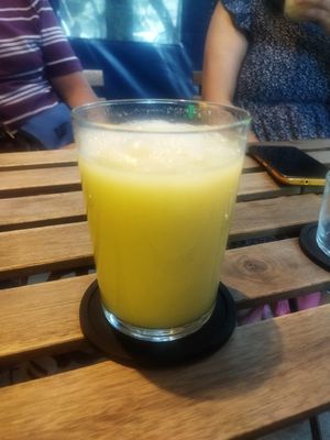Agua del día de coco y piña (con refill) at Alguito Vegano in Mexico City