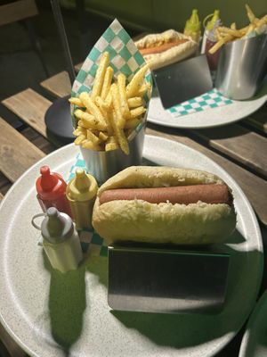 The cutest hot dog presentation ever!  #Veganuary at Alguito Vegano in Mexico City