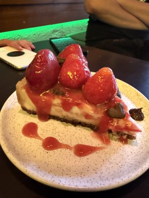 Cheesecake de fresa   at Alguito Vegano in Mexico City