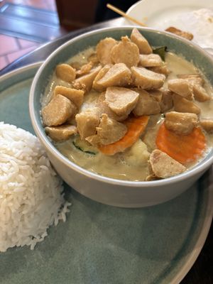 Green curry with vegetables and “chicken”  at September Vegan Food in Wellington