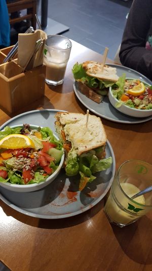 Smoked "salmon" sandwich & beyond meat burger at Katzentempel - München in Munich