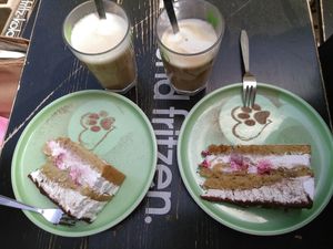 Tiramisu-Torte + Latte Macchiato at Katzentempel - München in Munich