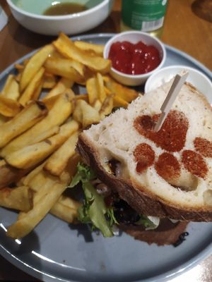 Grinsekatzen Burger at Katzentempel - München in Munich