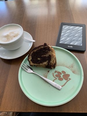 Cappuccino und ein Stück Marmorkuchen yammi!  at Katzentempel - München in Munich