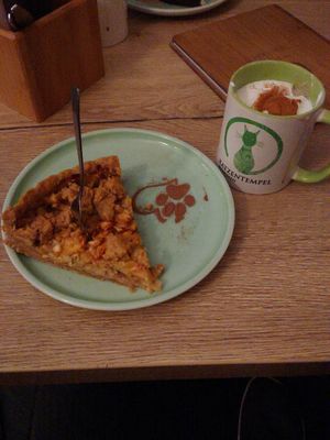 Apple cake with winter seasoning at Katzentempel - München in Munich
