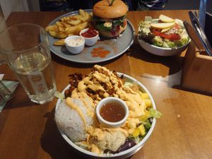 Burger del Gatto and Tigerbowl at Katzentempel - München in Munich