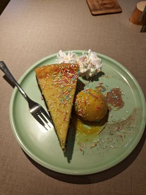 Cake at Katzentempel - München in Munich