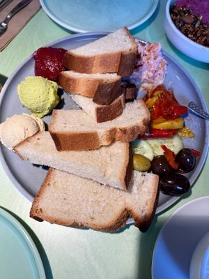 Frühstücksplatte Teil 1  at Katzentempel - München in Munich