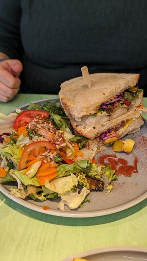 Purrfect Peanut Sandwich plus side sapad at Katzentempel - München in Munich