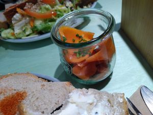Extra Portion Karottenlachs 🥕 at Katzentempel - München in Munich