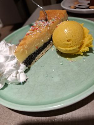 Mohn Gries Kuchenkombi at Katzentempel - München in Munich