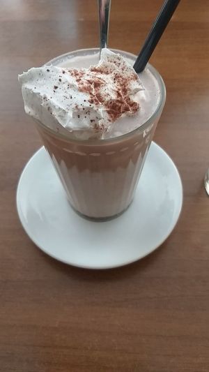 A dring with almond milk, vegan ice cream and vegan whipped cream at Katzentempel - München in Munich