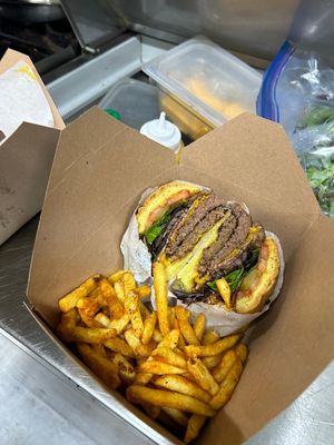 Cheeseburger #Veganuary at ON THE RUN Vegan in Miami