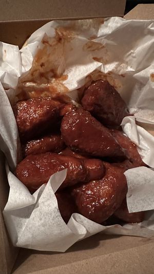 Bbq wings  at ON THE RUN Vegan in Miami