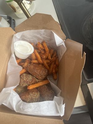 Lemon pepper wings with sweet potato fries and a sweet delicious sauce 9/10  at ON THE RUN Vegan in Miami