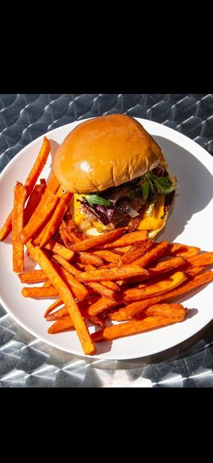 Burgers 🌱 at ON THE RUN Vegan in Miami