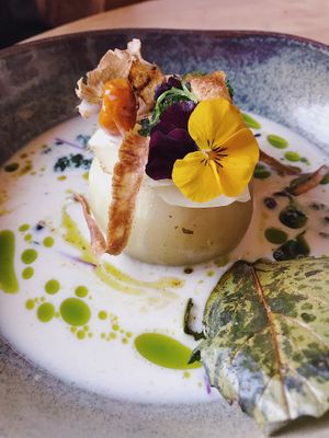 Kohlrabi im veganen Sauerraum mit Kräuteröl at TamanGa in Labitschberg