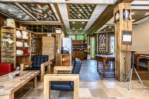 Relaxen im Foyer des Seminarraums Dom, nach einer Session oder einem Spaziergang im Garten. Inspiration und Motivation umsonst. at Seminarzentrum der Baum in Inzersdorf Im Kremstal