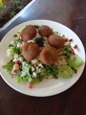 Falafel Salad with Quinoa & Hummus at Cafeteria Veggie Carimbó in Playa Zipolite