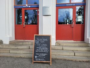 Entrance from the outside at Palma Stasjonskafe in Sarpsborg