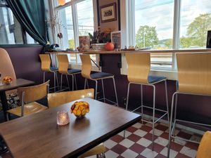 Indoor seating at Palma Stasjonskafe in Sarpsborg