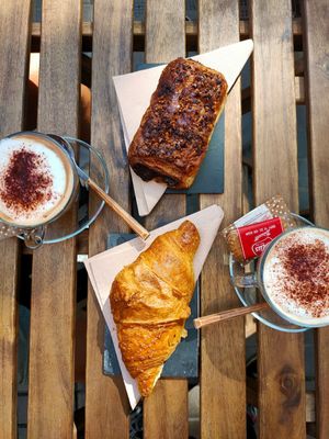 Croissant with custard cream, chocolate napoletano at Santoni - When food is the solution in Barcelona