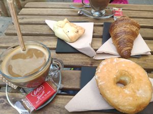 Donuts y croissants recomendado at Santoni - When food is the solution in Barcelona