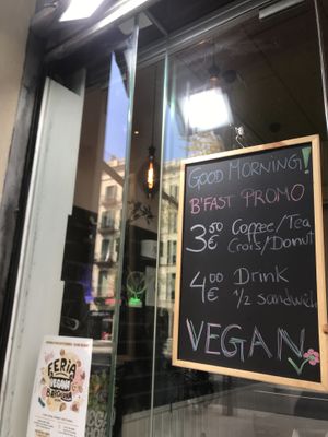 Entrance at Santoni - When food is the solution in Barcelona