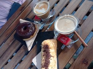 Napolitana y donut de chocolate at Santoni - When food is the solution in Barcelona