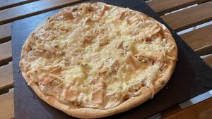 Pizza Carbonara at Santoni - When food is the solution in Barcelona