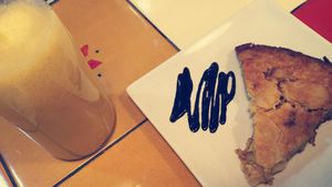 Tortilla vegana , mango smoothie at Santoni - When food is the solution in Barcelona