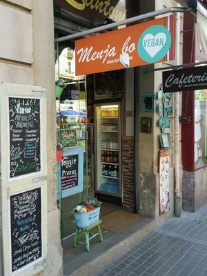 enterence at Santoni - When food is the solution in Barcelona