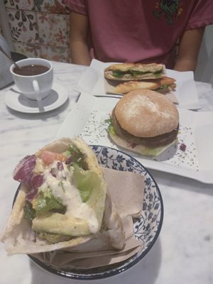 Only €5 at Santoni - When food is the solution in Barcelona