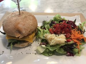 Burger with salad  at Santoni - When food is the solution in Barcelona