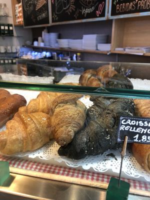 window display at Santoni - When food is the solution in Barcelona