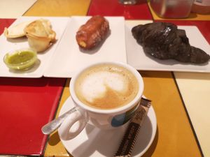 Coffee and cake time at Santoni - When food is the solution in Barcelona