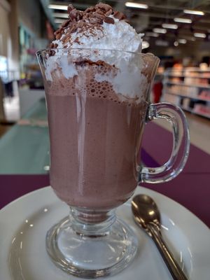 Chocolate gelado com creme at Cahon in Sorocaba