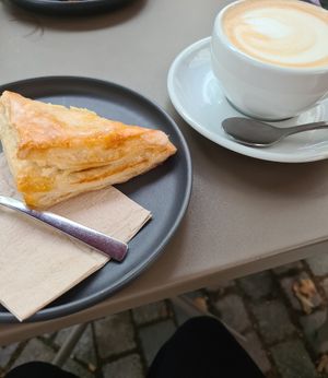 Vegane Apfeltasche at AMATE Coffee Farm in Dresden