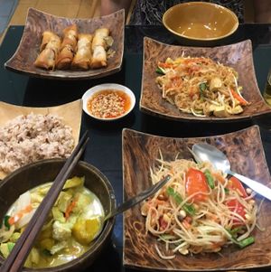 Spring rolls - Pad Thai - Som Tam - Green Curry AMAZING! at Morning Glory in Chiang Mai