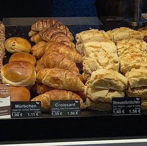vegan mürbchen, croissants and streuselbrötchen at Bäckerei MOSS - Bahnhofplatz in Aachen