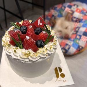 Vegan berries cream cake(4”)  at RaLa - 堯日 in Macau