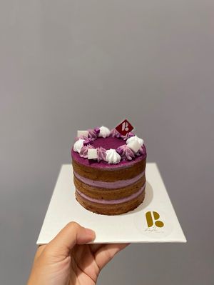 Vegan violet potato cake  at RaLa - 堯日 in Macau