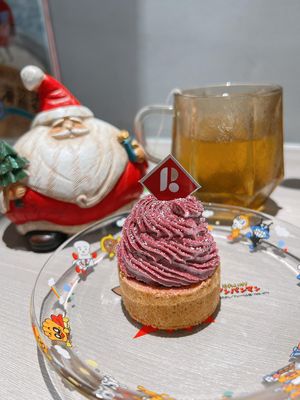 Vegan Violet potato tart🫶🏻  at RaLa - 堯日 in Macau