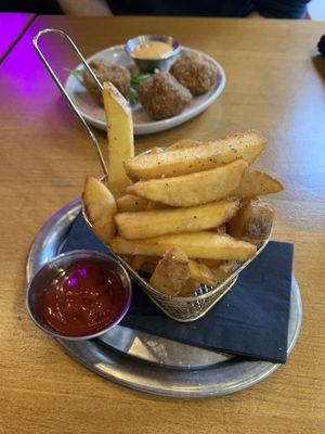 Pommes  at Mama Dut in Bielefeld