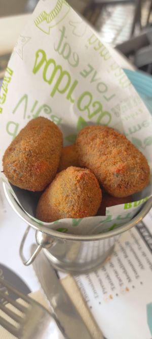 Croquetas espinacas at Coma Tapas & Punto in Huelva