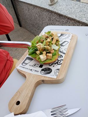 The vegan toast (with tofu, avocado, pumpkin seeds) at Jeric's Bar in Gran Canaria