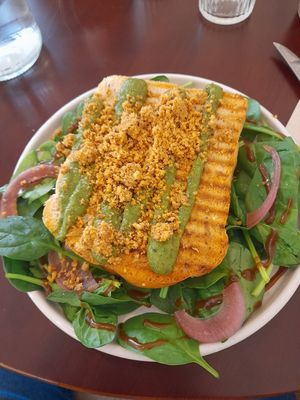 Le Grilled Cheese aux épinards vegan at Inzu in Marseille