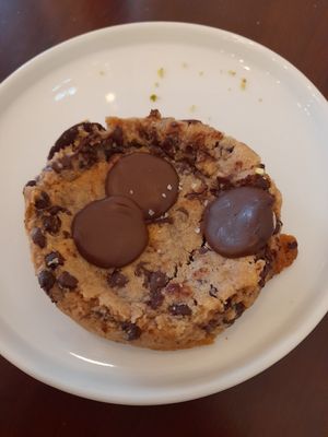 Cookie chocolat-fleur de sel vegan at Inzu in Marseille