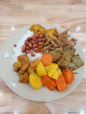 Buffet with steamed rice for 40k at Thiện Đức in Hanoi